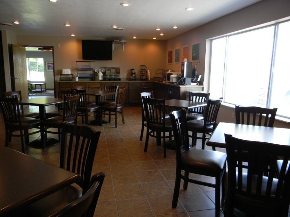 Boarders Inn & Suites By Cobblestone Hotels - Munising Wetmore Екстер'єр фото